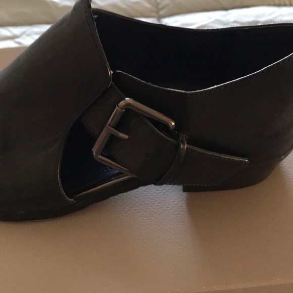 Shoes - Picture 4 of 4